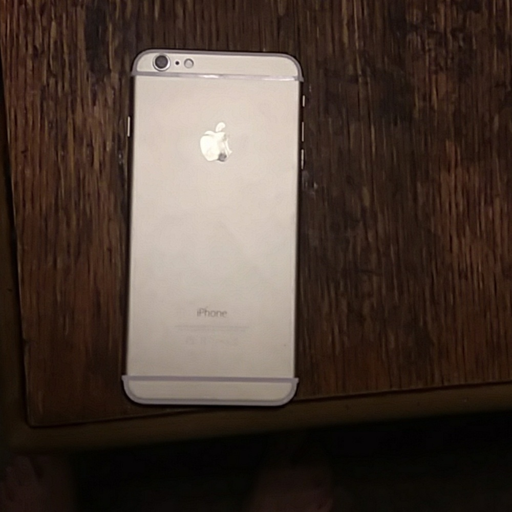 IPhone 6+ - Picture 2 of 2